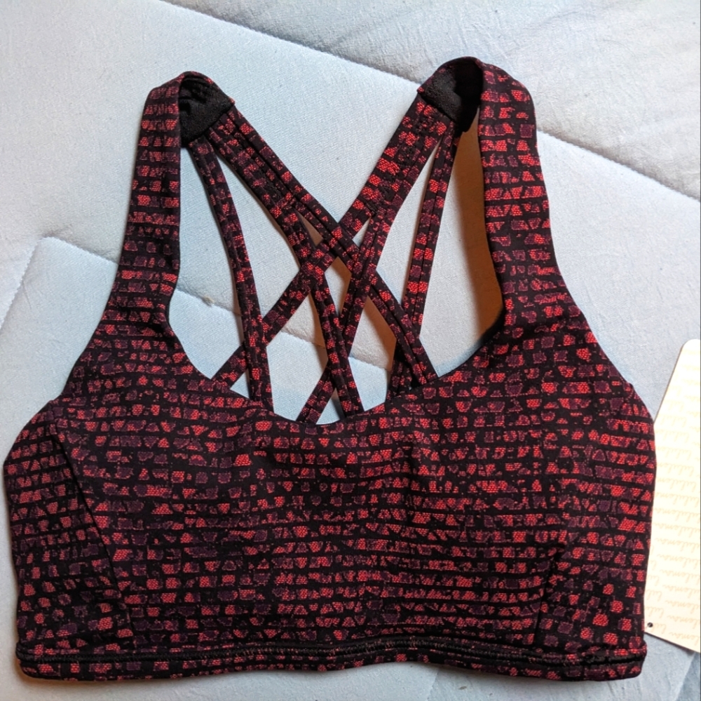 NWT Lululemon free to be size 4